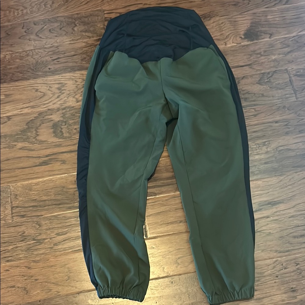 Isabel Maternity over the belly Green and Black Jogger Pants